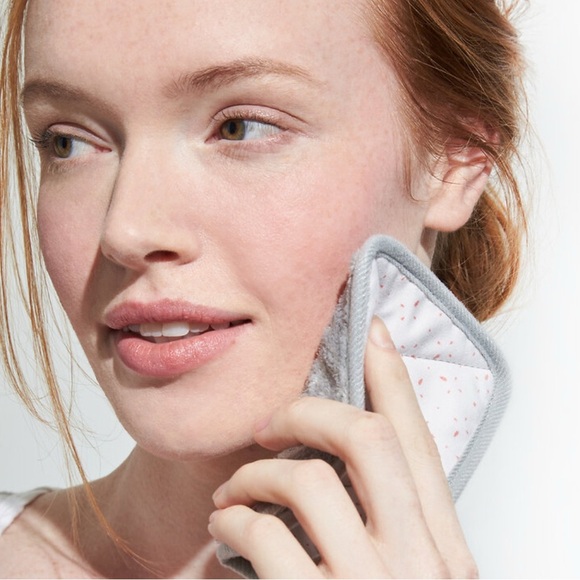 Norwex Dual-Sided Makeup Removers Set of 5 plus mesh laundry bag & carrying bag - Picture 3 of 4